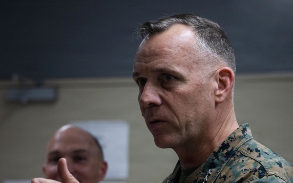 Lt. Gen. Austin visits MAG-12 Marines
