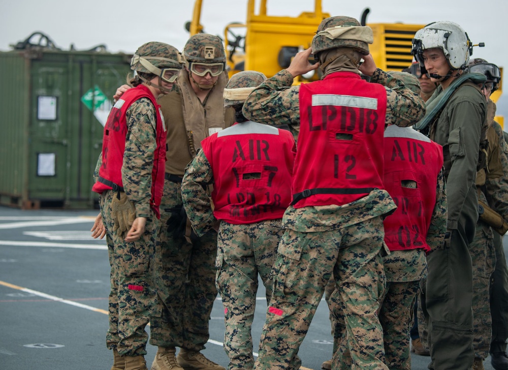 USS New Orleans (LPD 18) and Combat Logistics Company A (CLC-A) Conduct Helicopter Support Team Evolution