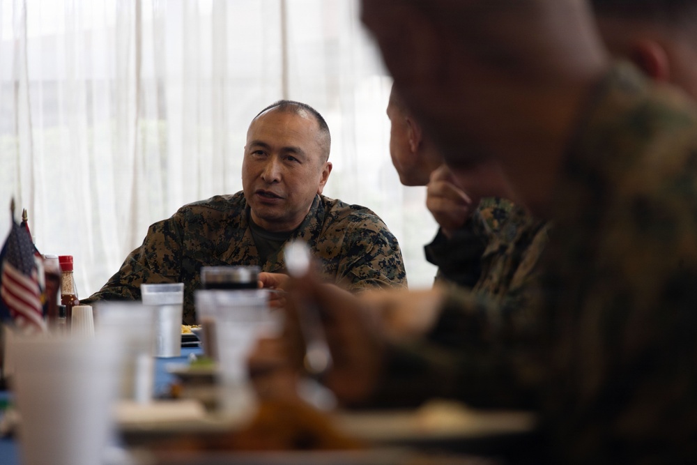 Lt. Gen. Austin visits MAG-12 Marines