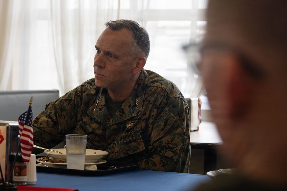 Lt. Gen. Austin visits MAG-12 Marines