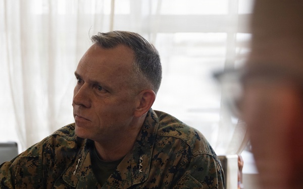 Lt. Gen. Austin visits MAG-12 Marines
