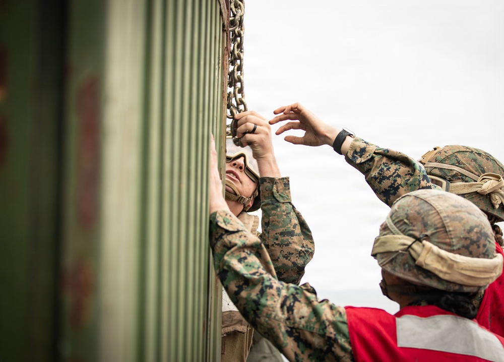 USS New Orleans (LPD 18) and Combat Logistics Company A (CLC-A) Conduct Helicopter Support Team Evolution