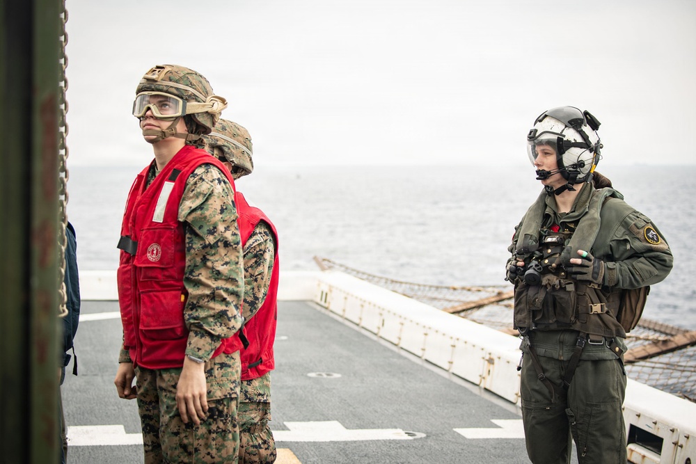 USS New Orleans (LPD 18) and Marine Medium Tiltrotor Squadron (VMM) 265 (Reinforced) Conduct Helicopter Support Team Evolution
