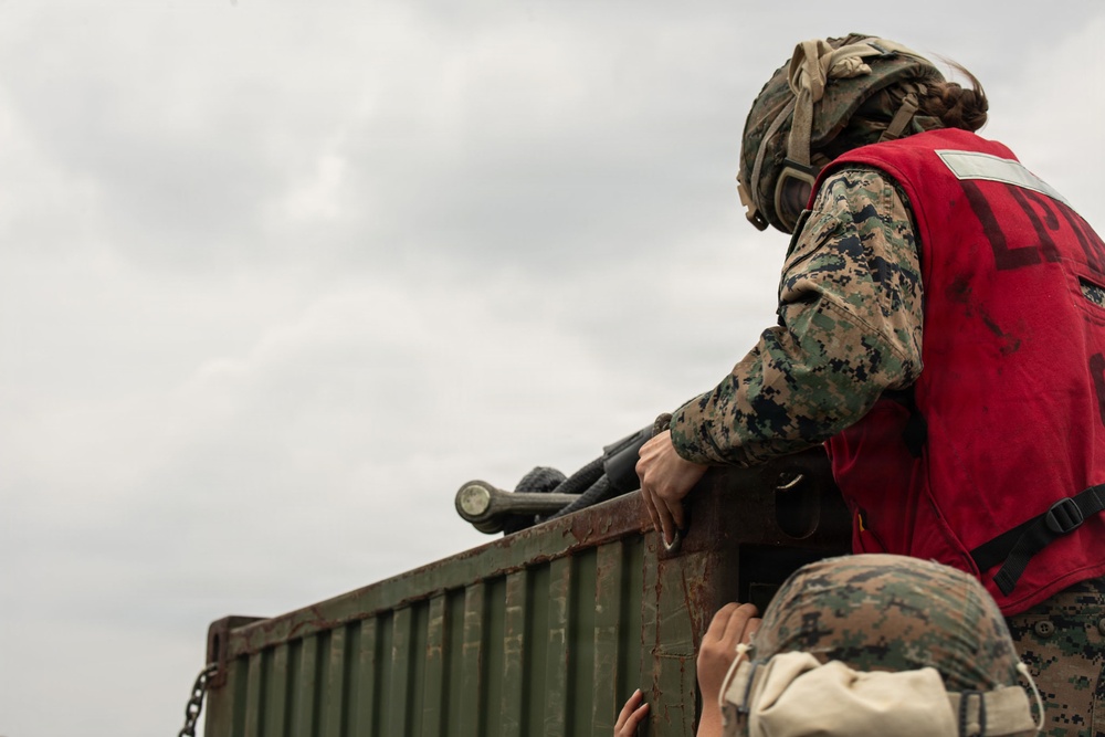 USS New Orleans (LPD 18) and Marine Medium Tiltrotor Squadron (VMM) 265 (Reinforced) Conduct Helicopter Support Team Evolution