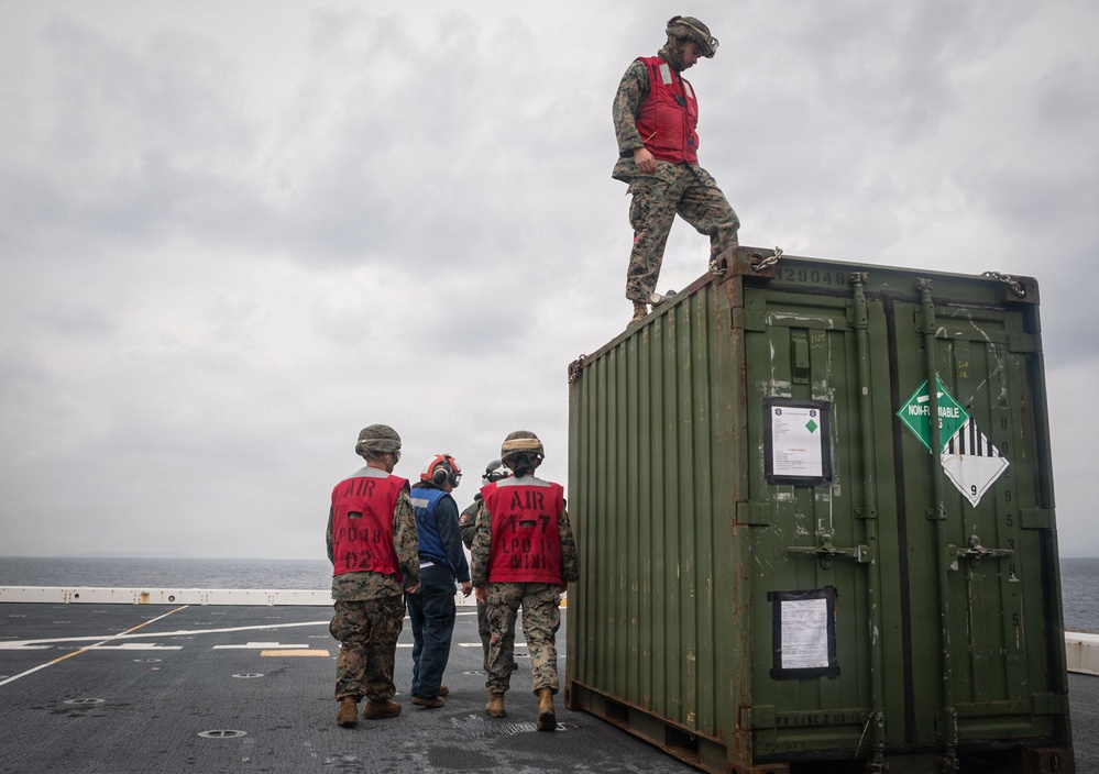 USS New Orleans (LPD 18) and Combat Logistics Company A (CLC-A) Conduct Helicopter Support Team Evolution