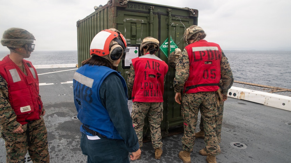 USS New Orleans (LPD 18) and Combat Logistics Company A (CLC-A) Conduct Helicopter Support Team Evolution
