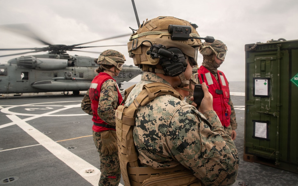USS New Orleans (LPD 18) and Combat Logistics Company A (CLC-A) Conduct Helicopter Support Team Evolution