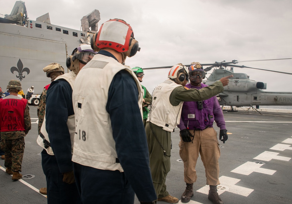 USS New Orleans (LPD 18) and Combat Logistics Company A (CLC-A) Conduct Helicopter Support Team Evolution