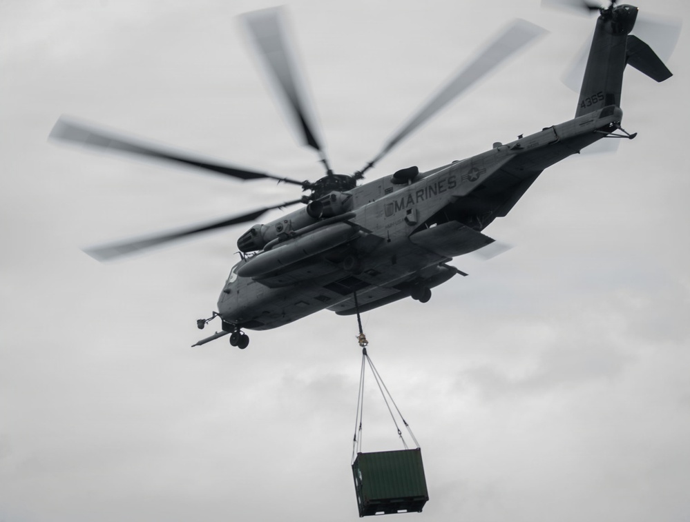 USS New Orleans (LPD 18) and Combat Logistics Company A (CLC-A) Conduct Helicopter Support Team Evolution