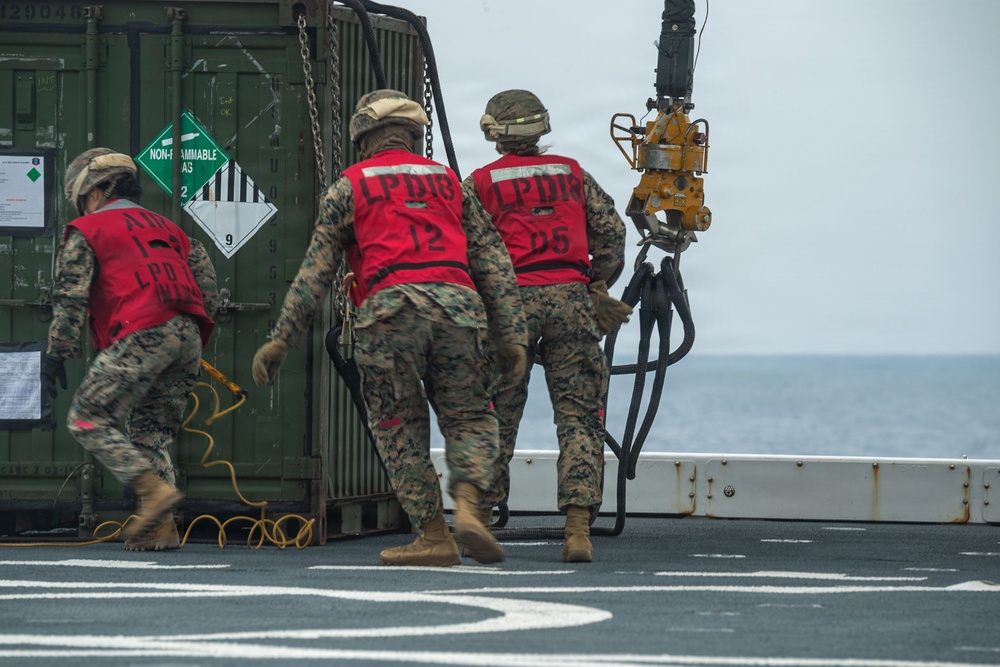 USS New Orleans (LPD 18) and Combat Logistics Company A (CLC-A) Conduct Helicopter Support Team Evolution