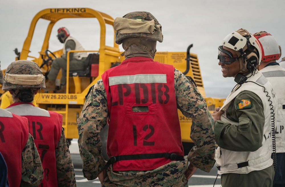 USS New Orleans (LPD 18) and Combat Logistics Company A (CLC-A) Conduct Helicopter Support Team Evolution