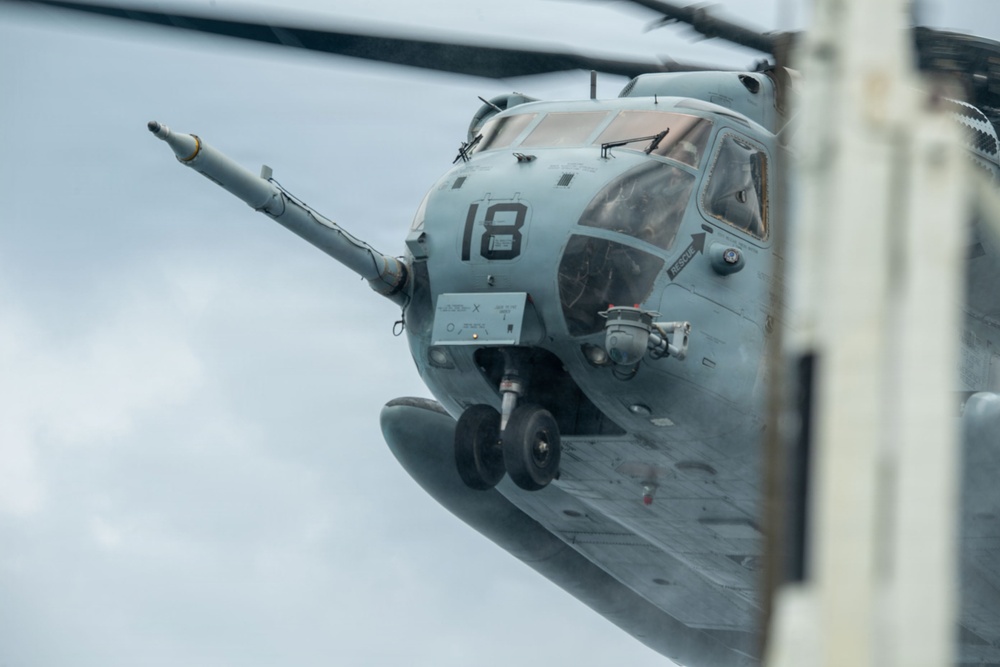 USS New Orleans (LPD 18) and Combat Logistics Company A (CLC-A) Conduct Helicopter Support Team Evolution