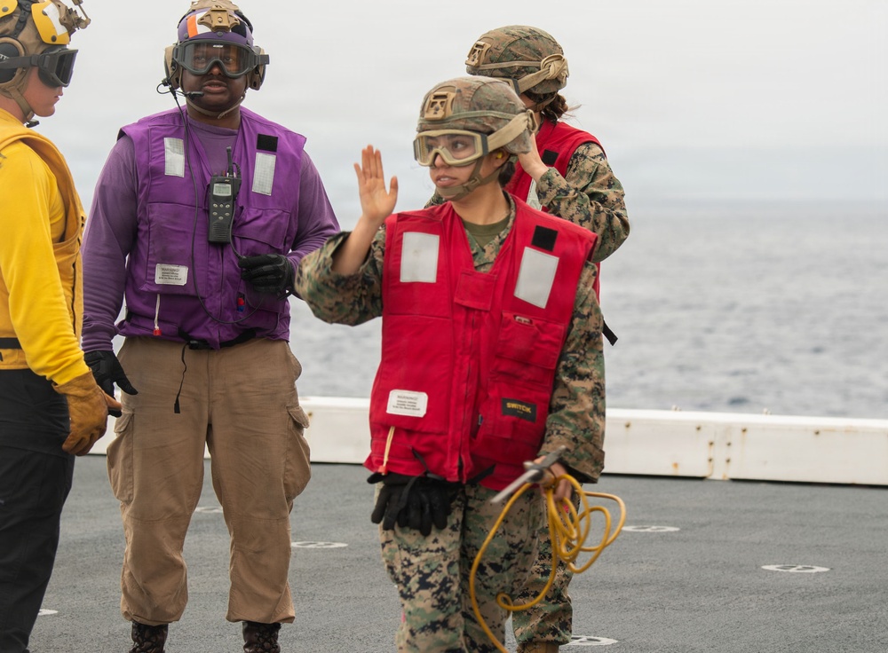 USS New Orleans (LPD 18) and Combat Logistics Company A (CLC-A) Conduct Helicopter Support Team Evolution