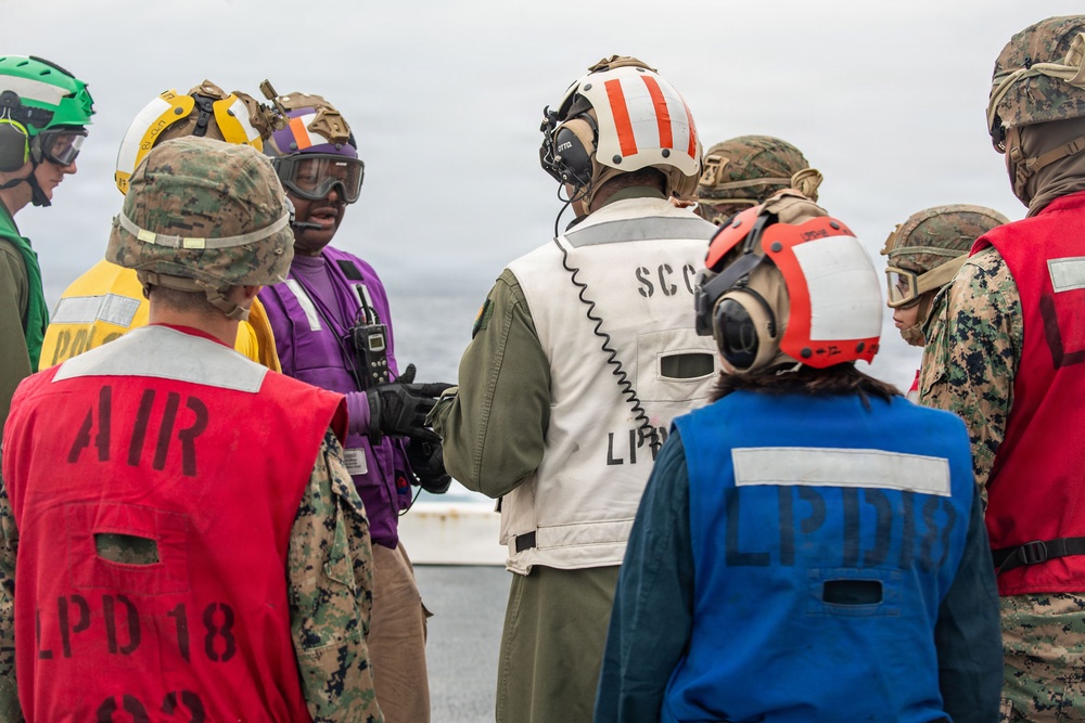 USS New Orleans (LPD 18) and Combat Logistics Company A (CLC-A) Conduct Helicopter Support Team Evolution