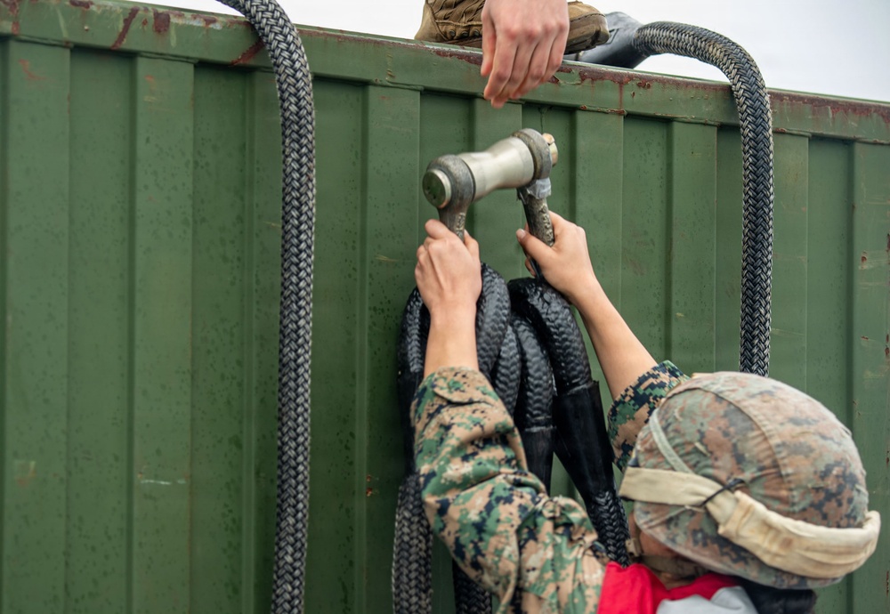 USS New Orleans (LPD 18) and Combat Logistics Company A (CLC-A) Conduct Helicopter Support Team Evolution