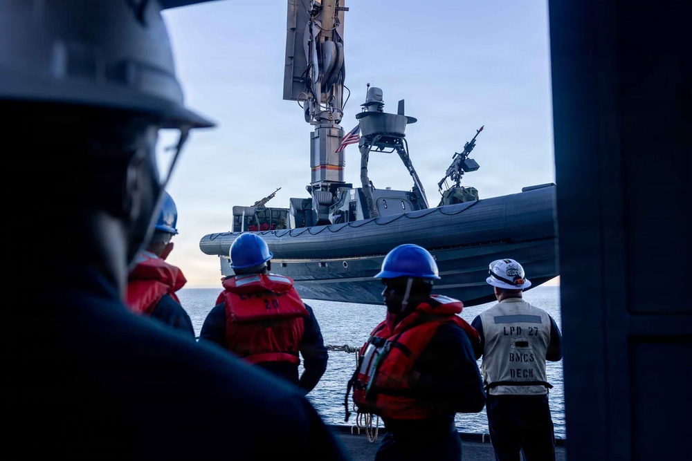 11th MEU Marines, Sailors Conduct Visit Board Search and Seizure Exercise