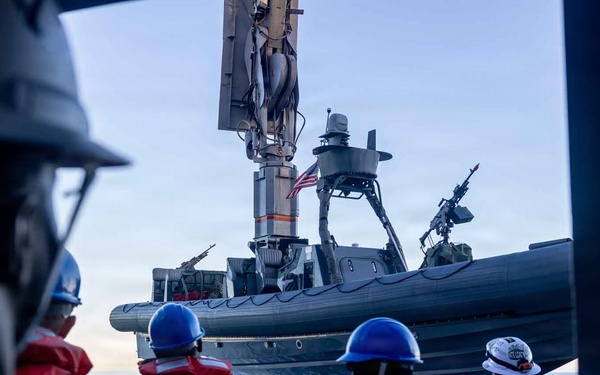 11th MEU Marines, Sailors Conduct Visit Board Search and Seizure Exercise