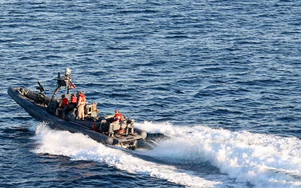 11th MEU Marines, Sailors Conduct Visit Board Search and Seizure Exercise