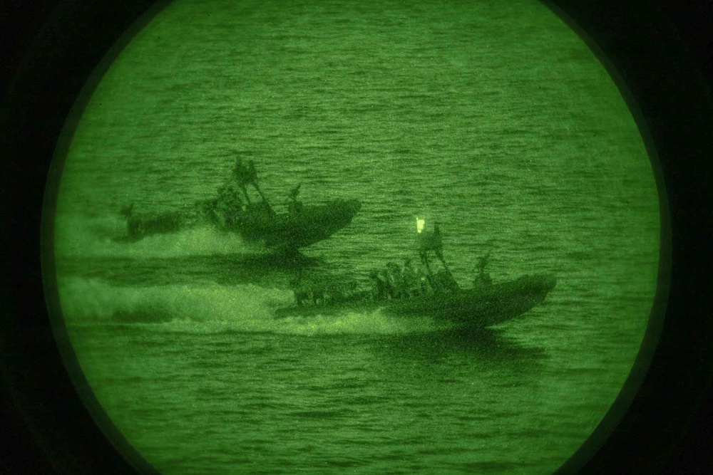 11th MEU Marines, Sailors Conduct Visit Board Search and Seizure Exercise