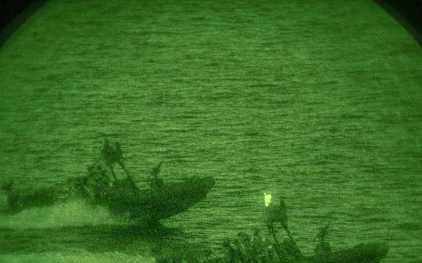 11th MEU Marines, Sailors Conduct Visit Board Search and Seizure Exercise