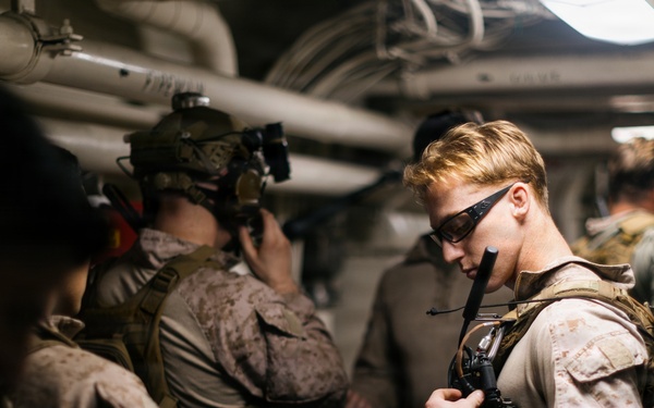 11th MEU Marines, Sailors Conduct Nighttime VBSS Exercise