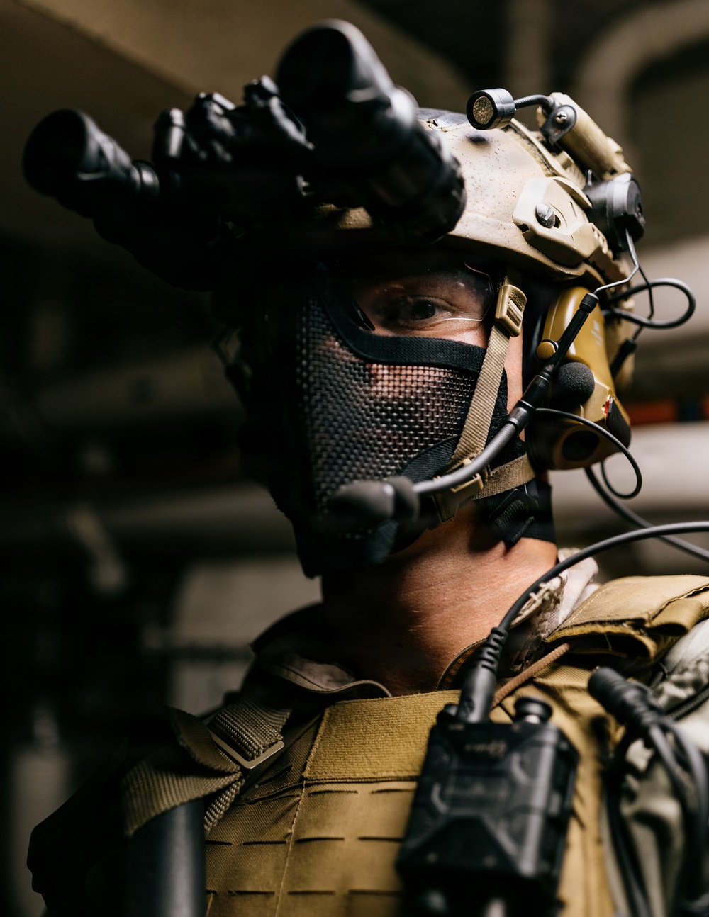 11th MEU Marines, Sailors Conduct Nighttime VBSS Exercise