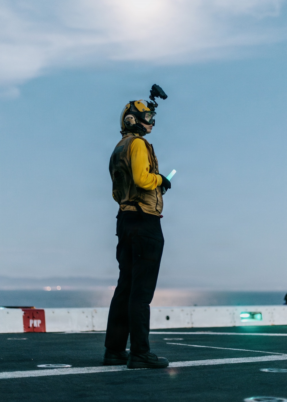 11th MEU Marines, Sailors Conduct Nighttime VBSS Exercise