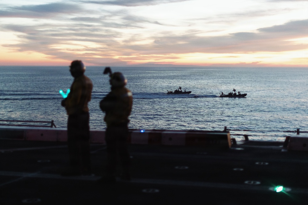 11th MEU Marines, Sailors Conduct Nighttime VBSS Exercise
