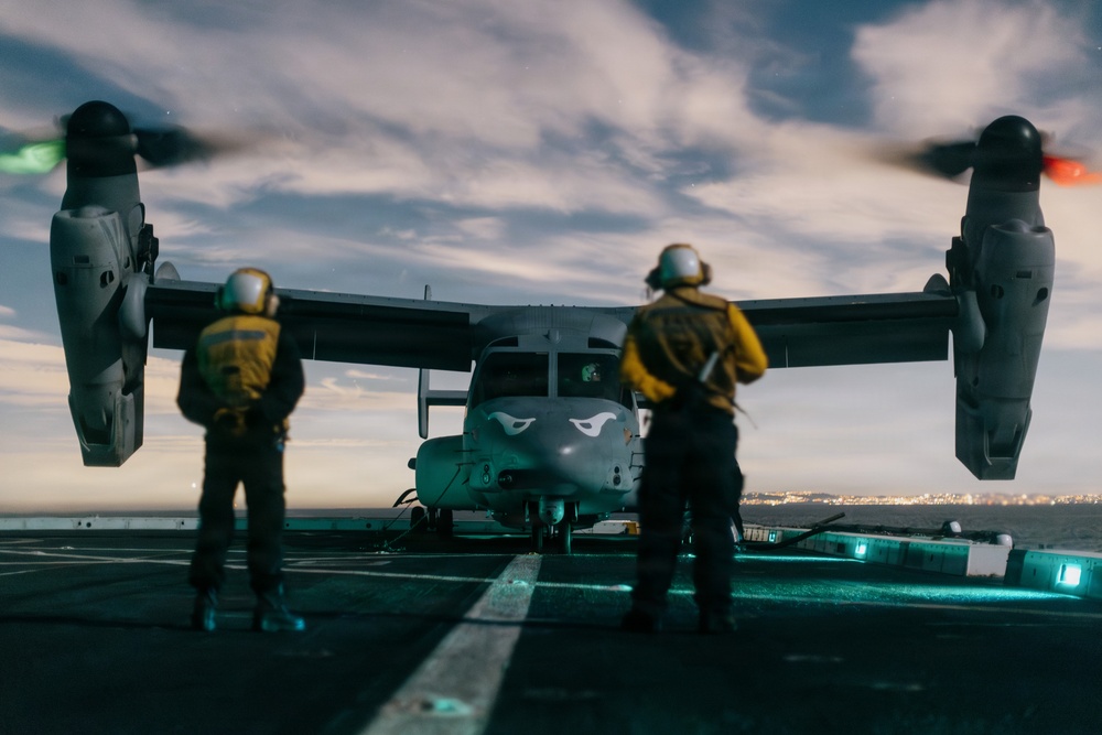 11th MEU Marines, Sailors Conduct Nighttime VBSS Exercise