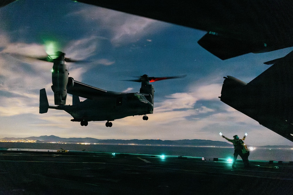 11th MEU Marines, Sailors Conduct Nighttime VBSS Exercise
