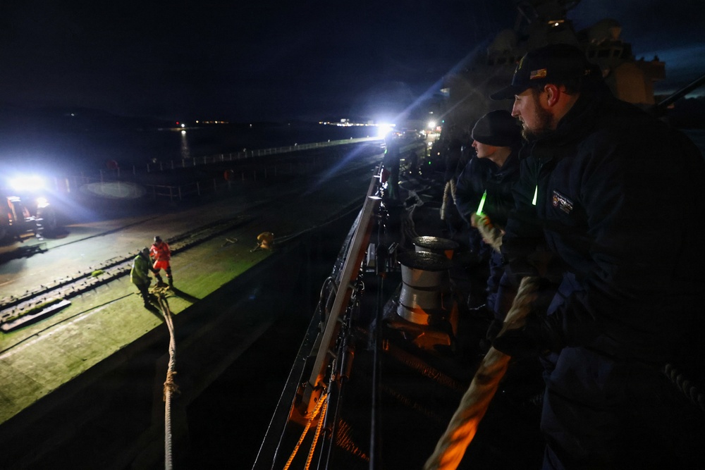 USS Paul Ignatius (DDG 117) pulls into His Majesty’s Naval Base Clyde, Scotland