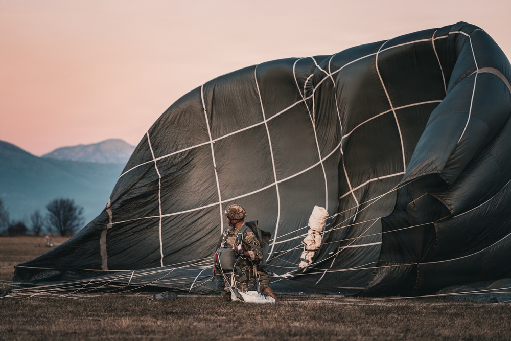 3-504 PIR Paratroopers Conduct Airborne Operation onto Juliet Drop Zone