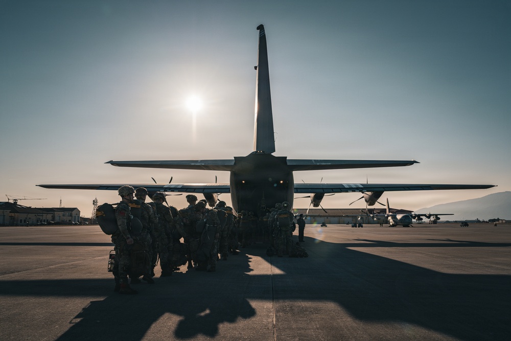 3-504 PIR Paratroopers Conduct Airborne Operation onto Juliet Drop Zone