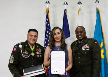 Mrs. Hewitt Recognized as a Yellow Rose of Texas