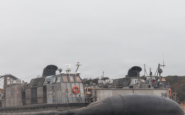 LCACs land at Onslow Beach for TCAT 26.1