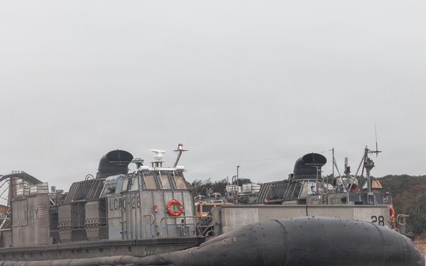 LCACs land at Onslow Beach for TCAT 26.1