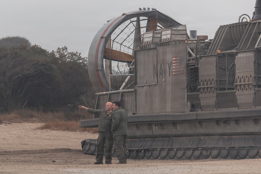 LCACs land at Onslow Beach for TCAT 26.1