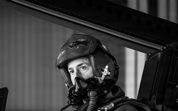 Col Budde conducts final flight as 477th FG commander