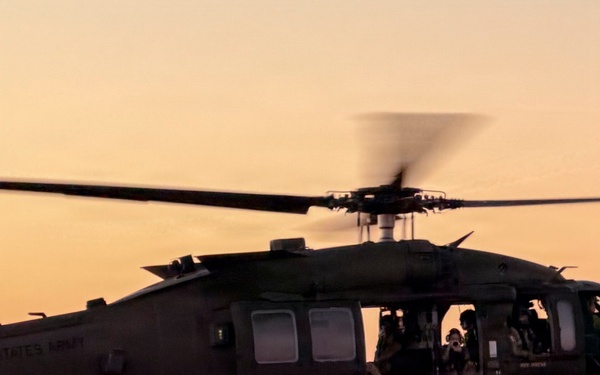 Combat Aviation Brigade, 1st Armored Division Soldiers capture division run