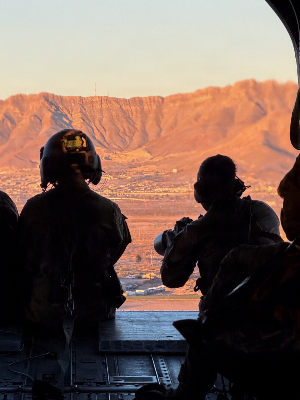 Combat Aviation Brigade, 1st Armored Division Soldiers capture a division run