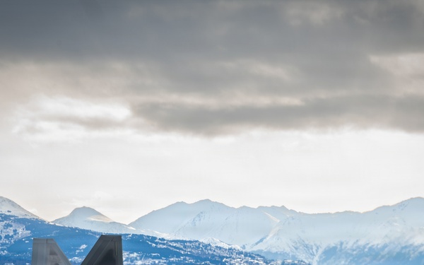 Col Budde conducts final flight as 477th FG commander