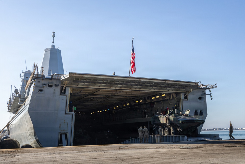Marines with 2nd AA Bn conduct ACV well deck operations aboard USS Arlington