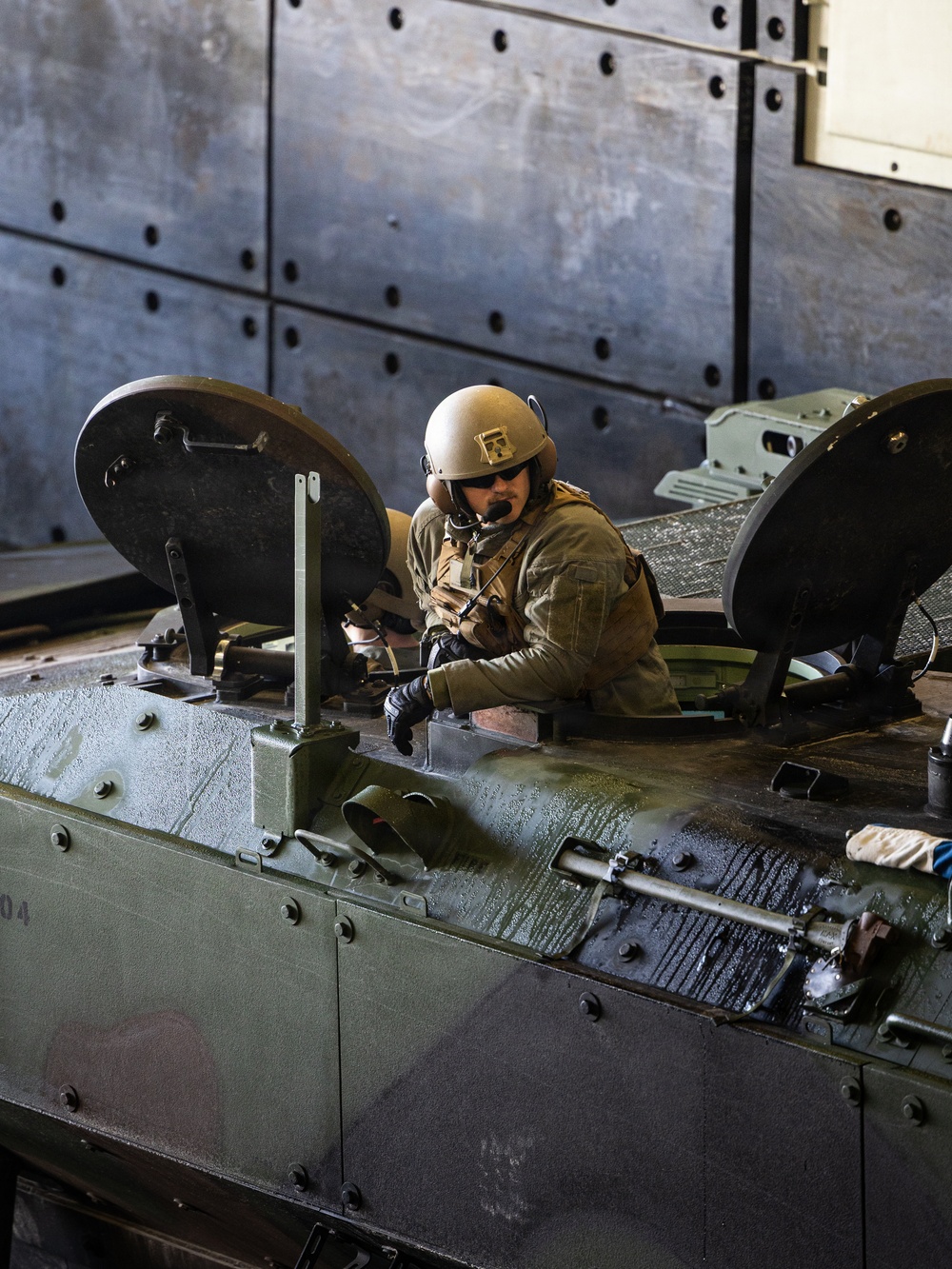 Marines with 2nd AA Bn conduct ACV well deck operations aboard USS Arlington