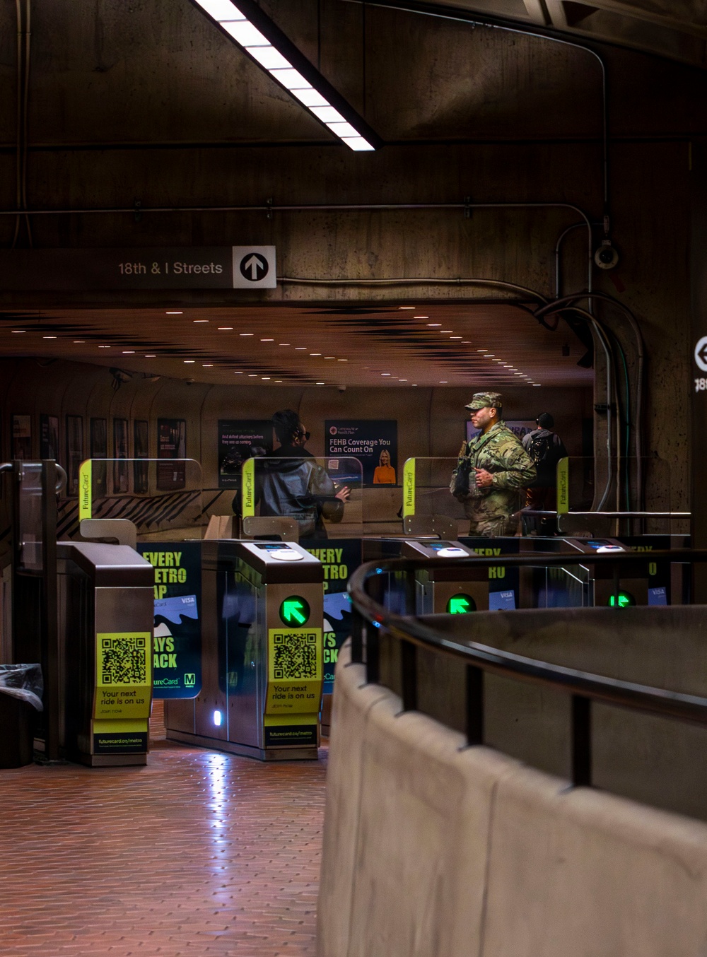Florida National Guard Connects with D.C. Commuters at Farragut West