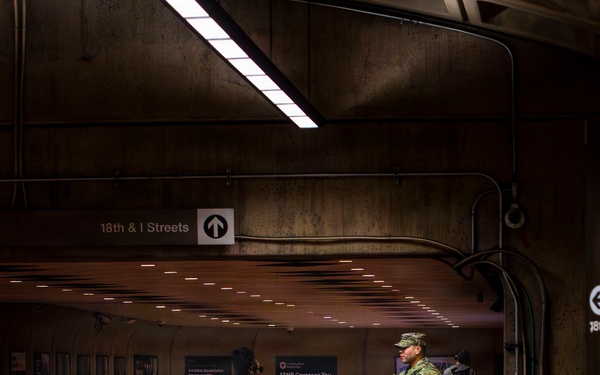 Florida National Guard Connects with D.C. Commuters at Farragut West