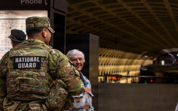 Florida National Guard Connects with D.C. Commuters at Farragut West