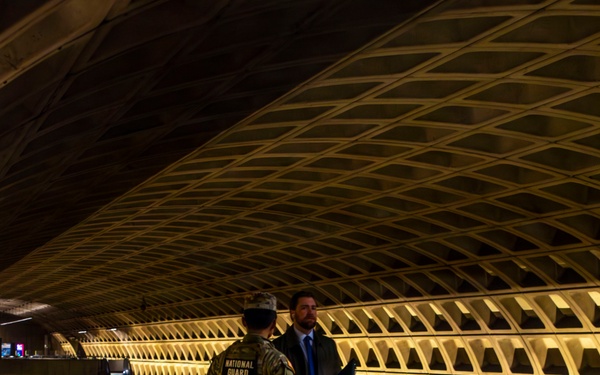 Florida National Guard Connects with D.C. Commuters at Farragut West