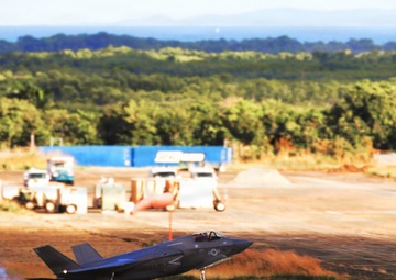 VMFA-225 and 22nd MEU conduct training together in Puerto Rico