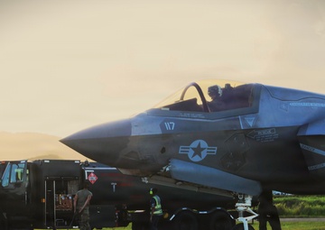 VMFA-225 and 22nd MEU conduct training together in Puerto Rico