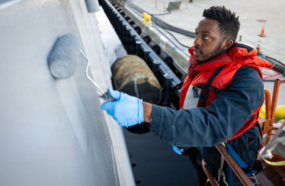 USS Chosin (CG 65) Sails Into NSWC PHD for Comprehensive Ship Groom